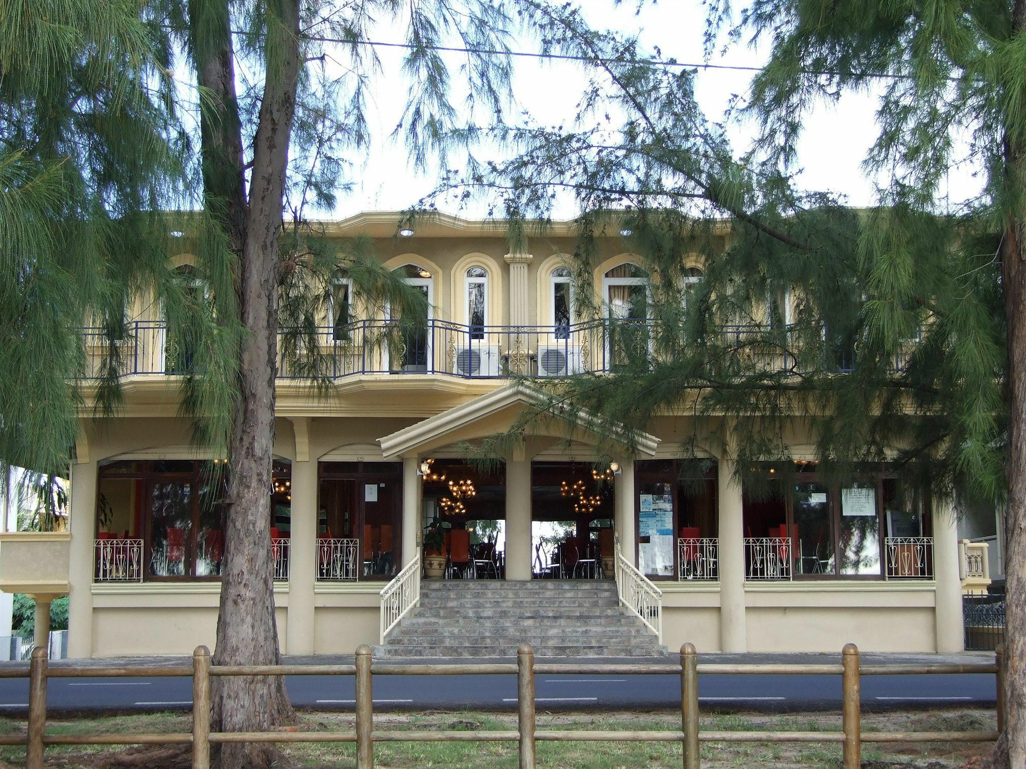 White Shell Lounge And Restaurant Flic en Flac Exterior foto